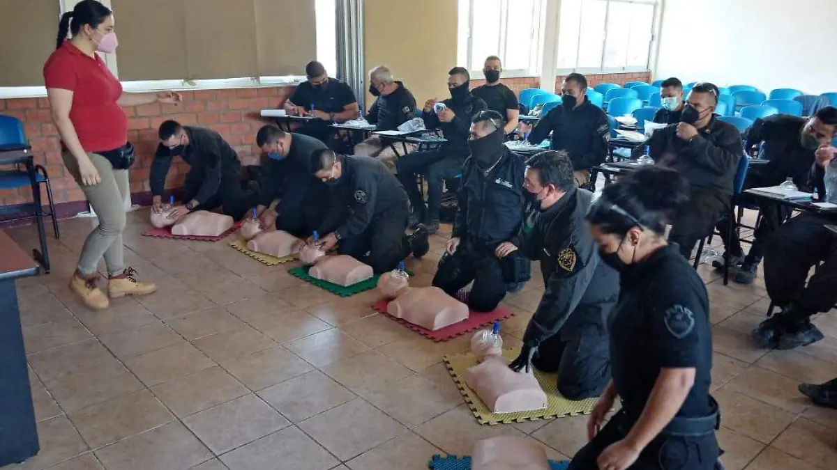 Capacitación a policías estatales en primeros auxilios bajo fuego